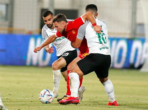 שבע דקות נשארו למחצית הראשונה (אלן שיבר)