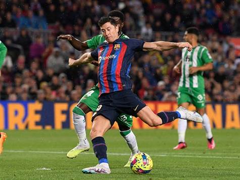 לבנדובסקי. היה שווה לפחות עוד שער אחד הערב (Getty)