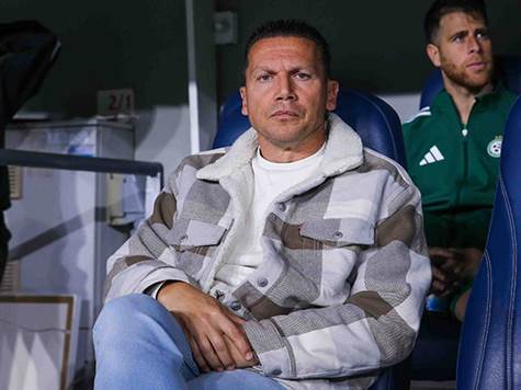 כפר קאסם יוצאת מידי פעם קדימה, אבל היא גם במיעוט מספריח בהתקפה וגם נטולת דיוק במסירות שלה. עד כה פרט למתפרצת אחת, היא לא הצליחה לאיים על השער של כיוף (מאור אלקסלסי)