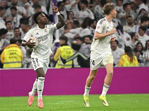 ויניסיוס רץ לקחת את הכדור, הוא רוצה מהפך (Getty)