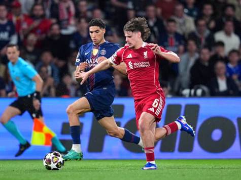 מחצית בפריז: החבורה של לואיס אנריקה נראית מצוין ומובילה 0:1 מול ליברפול. המארחת יורדת מאוכזבת לחדרי ההלבשה אחרי שרשמה מספר החמצות גדולות, ממרדאשווילי עם הופעה גדולה (GETTY)