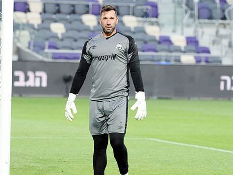 בינתיים, אין לאופיר מרציאנו עבודה רבה (צילום: אלן שיבר, ההתאחדות לכדורגל)