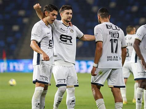 <strong>סיום בסמי עופר. מכבי בני ריינה חזרה פעמיים מפיגור והפכה ל-2:3 על הפועל חיפה, בדרך לשלוש נקודות יקרות בפתיחת הפלייאוף התחתון (קובי אליהו)</strong>