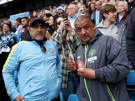 <p>אוהד סיטי שהתפרסם בגמר גביע הליגה, מוכן לשתות שוב את הדמעות של ארסנל</p><p>(Photo by Carl Recine/Getty Images)</p>