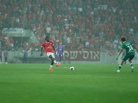 25 דקות של כדורגל מאחורינו, עדיין ללא מצבים בשני צידי המגרש
