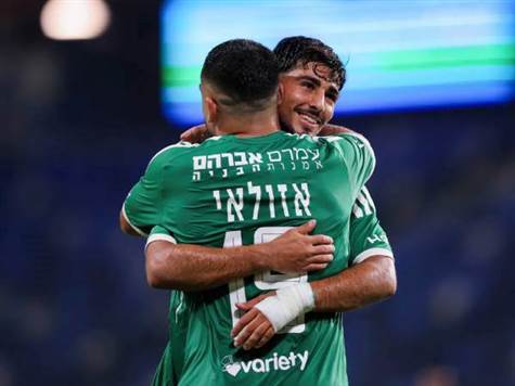 0:3! ברוניניו הכניס כדור חופשי נהדר לרחבה, אזולאי נגח אל הרשת. מחצית גדולה של הירוקים
