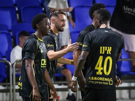 פתיחה יציבה מאוד של בית"ר, שמניעה את הכדור - השער הכניס בה שקט והרבה יציבות. דקות טובות לאורחת מהבירה (צילום: קובי אליהו)