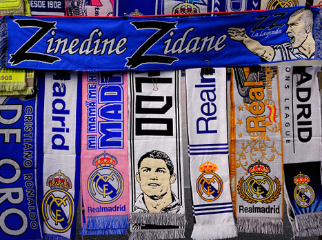 יוצאים לדרך עם שאלת חימום: <STRONG>באיזה נבחרת שיחק זידאן?</STRONG> כמובן שזה קליל, אך אנחנו מחפשים את המהיר ביותר. המנצח יחשף מיד בפתיחת המשחק. נתראה בשריקה, עד אז, טקבקו!!!!!!