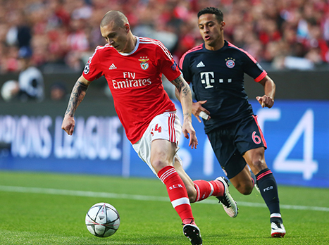 טיאגו מול לינדלוף. באיירן שולטת במרכז השדה (getty)