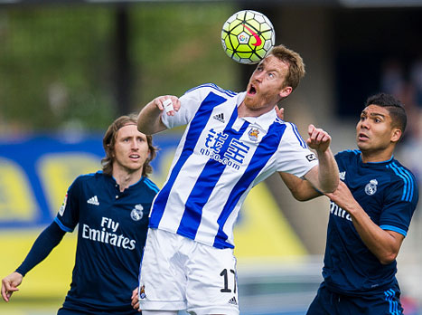 מודריץ` וקאסמירו משקיפים