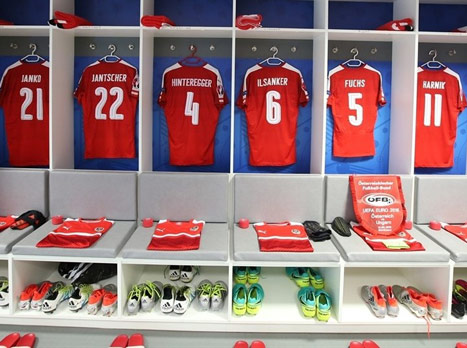 ההרכבים פורסמו: אין הפתעות ב-11 של אוסטריה. אלאבה וארנאוטוביץ` יפתחו בהרכב ויקווה להצעיד את הבורסצ`ן לניצחון.