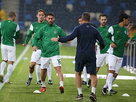 במועדון מבינים שעם כל הכבוד לניצחון באשקלון, אם לא תהיה לזה המשכיות בדרבי זה לא ממש יעזור לקבוצה להיכנס לפלייאוף העליון. זה משחק עם הרבה משמעות כשגם הלחץ על מכבי חיפה גדול, אחרי תקופה ארוכה שלא הצליחה לנצח בבית. על פי ההערכה, 25,000 צופים יגיעו היום לסמי עופר.