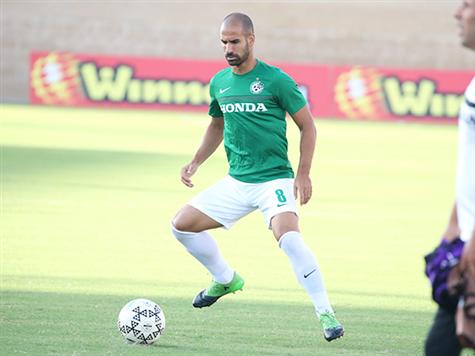 בחיפה מצפים ממנו להוביל בעונה הקרובה. אלברמן לפני שריקת הפתיחה (צילום: יוסי שקל)