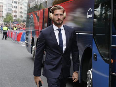 קווין טראפ לבוש בהתאם למעמד (עמוד הטוויטר של פ.ס.ז`)