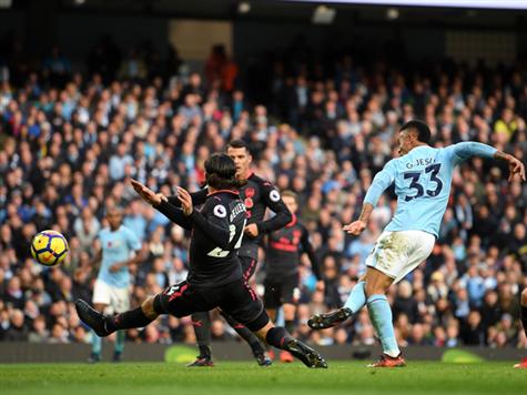 סילבה מקבל את הכדור בעמדת נבדל, הקוון לא מניף דגל והספרדי מוצא את ז`סוס שכובש שער קל מתיבת החמש