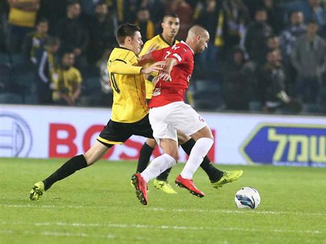 שריקה למחצית. הכדורגל של האלופה טוב, אבל עדיין חסר לנו שער. בית``ר תקווה להיראות הרבה יותר טוב בהמשך