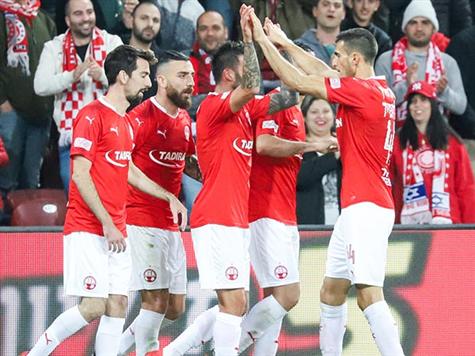 <STRONG><FONT color=#ff0000>שריקת הסיום! ניצחון יקר להפועל ב``ש</FONT></STRONG>