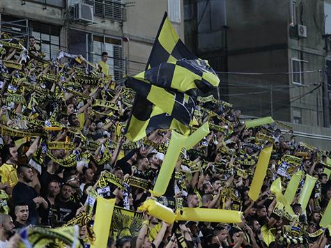 5060 אוהדים בי``א. מתוכם 3,500 הגיעו מהבירה (דני מרון)