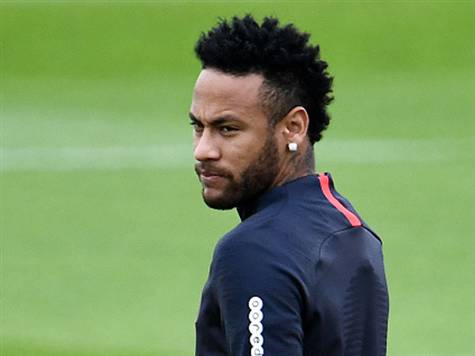 פ.ס.ז` פתחה את הקמפיין שלה עם ניצחון 0:3 מול נים. עם זאת, את ארבעת משחקי החוץ האחרונים שלה האלופה ניצחה בהפרש של שער בודד. על כן, צפוי לנו משחק צמוד. כמו כן, שחקניו של טוכל ייאלצו להסתדר ללא ניימאר ותילו קהרר שנעדרו מסגל הקבוצה.