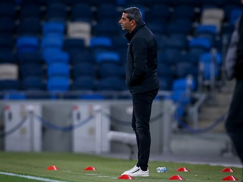 מנגד, שרון מימר היה בטוח ששער היתרון שלו מתקרב, אבל אנחנו כבר בדקות ארוכות של כדורגל הרבה יותר שקט. (מאור אלקסלסי)