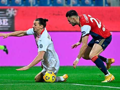 הוא חזר! זלאטן סחט פנדל לאחר כדור עומק נפלא של דיאס. (GETTY)