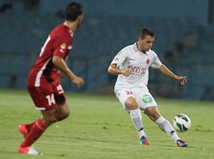 אטאז`נוב מנסה למצוא דרך לפרוץ את ההגנה של האורדונים