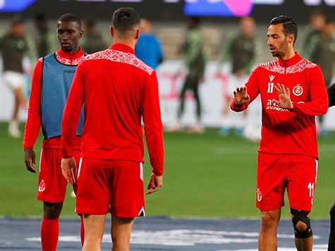 איינבינדר הפך להיות חלק משמעותי בהפועל ת``א מאז שהצטרף בינואר. מחכה לו משימה לא פשוטה מול הקישור העוצמתי של מכבי חיפה (אלן שיבר)