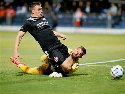 פריצה מסחררת של אושר דוידה הסתיימה בתוך הרחבה של המארחת, אך הקשר המוכשר נפל מוקדם כשפגש את אלקסלסי ופספס הזדמנות טובה לכבוש (אלן שיבר)