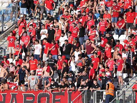 הקהל האדום מוכן, מיד יוצאים לדרך (מאור אקלסלסי)