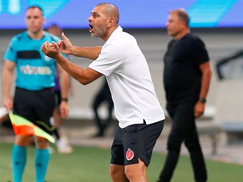 הדקות חולפות. שחקניו של טועמה אומנם תוקפים יותר, אך לא מספיק תכליתיים (אלן שיבר)