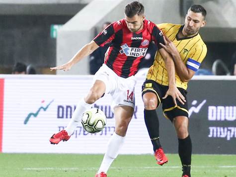 על הספסל המולדבי אפשר למצוא פנים מוכרות - ראדו גינסארי - ששיחק בהפועל חיפה וזכה איתה בגביע המדינה, ובהמשך עבר גם בעירוני קריית שמונה. (דני מרון)