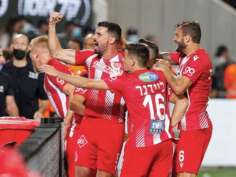 אחרי רצף של שני ניצחונות, על בית``ר ירושלים והפועל חדרה, הפועל תל אביב רק רוצה להמשיך לרוץ: הערב (21:15), היא תפגוש בבלומפילד את בני סכנין - במטרה להמשיך ולהידבק לצמרת הגבוהה. עם זאת, המשימה של קלינגר לא תהיה קלה - בעיקר בצד ההגנתי (אלן שיבר)