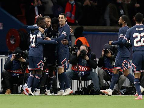 פתיחה מדהימה של פ.ס.ז`, כרגע נראה כאילו השער השלישי באוויר (getty)