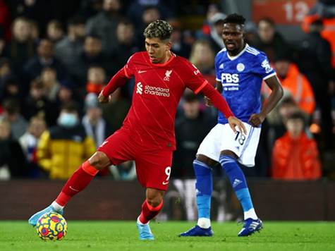 מהלך יפהייפה של ליברפול הסתיים בבעיטה של פירמינו, שמייכל הדף (Getty)