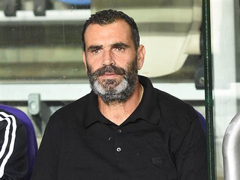 גם מנחם קורצקי ערך שלושה שינויים בהרכב ב``ש: ג`וזף אמבונג, מוחמד שכר ואריאל שרצקי על הספסל, ניר דרורי, נועם כהן וסמואל בראון בפנים (צילום: ברני ארדוב)