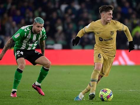 גאבי הגיע להזדמנות מסוכנת בתוך הרחבה, אבל הבעיטה שלו נחסמה (Getty)