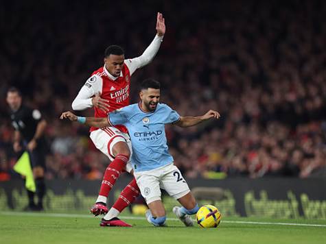 סיטי החלה להשתלט על הכדור בדקות האחרונות. הם עדיין לא רשמו מצב, אבל מחזיקים בכדור (GETTY)