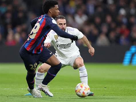 בארסה מתקשה להניע כדור....