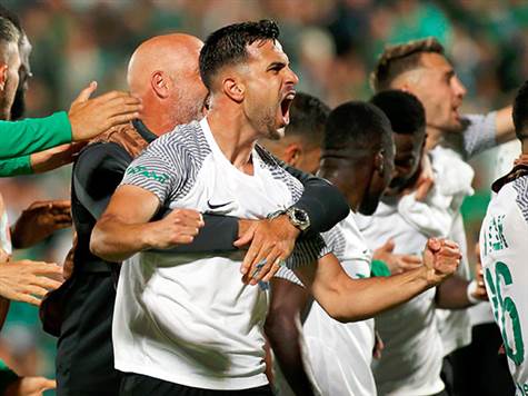 טעות גדולה של יצחק אספה הובילה את הכדור למאוויס צ`יבוטה, שמצא את דין דוד חופשי לחלוטין. דוד בסופו של דבר מצא את הרשת (אלן שיבר)