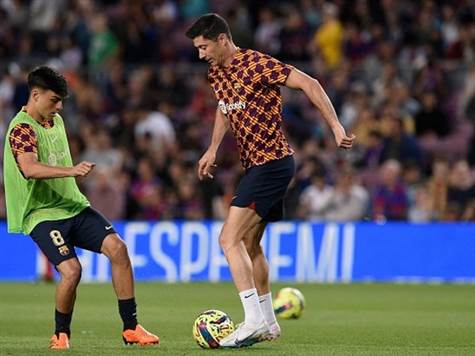 לבנדובסקי ופדרי מתחממים (Getty)