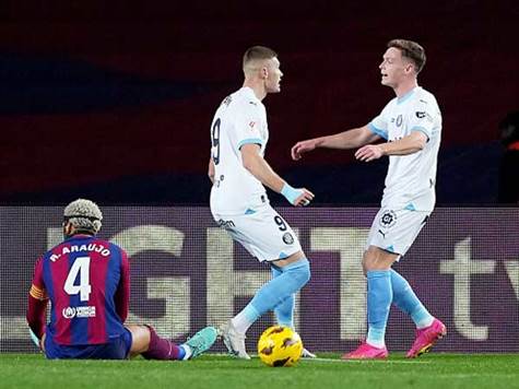 דובביק ניצל טעות של כריסטנסן, והסתדר במצב של אחד על אחד בדרך ליתרון היקר. כרגע: ג`ירונה חזרה לפסגה (GETTY)