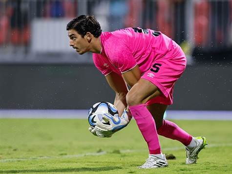 בצד השני, בבית``ר ירושלים מיגל סילבה סיים עונש הרחקה וחוזר אל בין הקורות&nbsp;- למרות היכולת הטובה של רוי ששון. דן עזריה ולי-און מזרחי גם הם פותחים בין ה-11, שינסו לנצח בנתניה (צילום: מאור אלקסלסי)