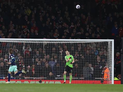 ראמסדייל יחזיק אצבעות שחבריו ישכיחו את הטעות הגדולה שלו (Getty)