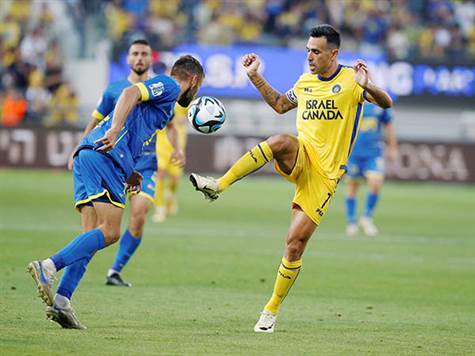 זהבי עדיין על המגרש, בתקווה למצוא את השער שיעלה אותו מעל דוד בטבלת מלכי השערים (אלן שיבר)