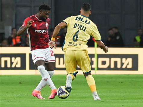 כדור חופשי יפה של דן ביטון נהדף על ידי עמוס בצורה נהדרת. ב``ש מוסיפה לשלוט במחצית הזו (ברני ארדוב)