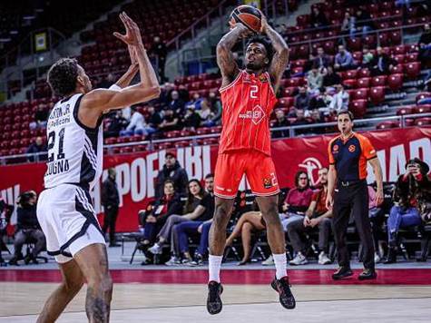 <strong>הפועל מתפוצצת על וירטוס. עוד שלשה גדולה, הפעם של בלייקני!</strong>