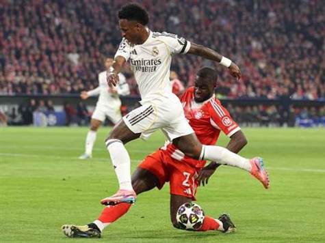 מצב של דיאס בצד אחד הפך להחמצה של ויניסיוס בצד השני. הקצב הגבוה נמשך בבוואריה, אך עדיין ללא שערים במחצית הזו (GETTY)