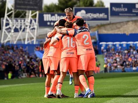 מיד אחרי שקובארסי הציל שער בטוח, לבנדובסקי שלח את רשפורד למתפרצת, והאחרון כבש בקלות. 0:2 לקטאלונים! (GETTY)