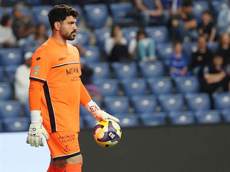 שחר אמסלם. מראה ביטחון בפתיחה (אודי ציטיאט)