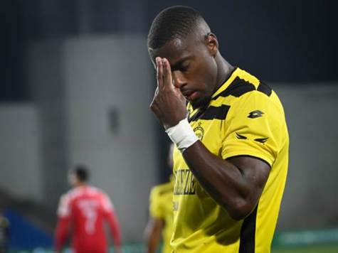 טבארש לוקח כדור ומשחרר בעיטה מסובבת אדירה מחוץ לרחבה שמוצאת את החיבור של אבו ניל. מכבי נתניה מפרקת את סכנין! (ברני ארדוב)